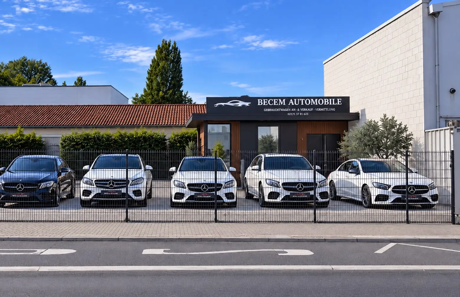 Becem Automobile in Leverkusen – Showroom mit Mercedes-AMG Fahrzeugen an der Borsigstraße